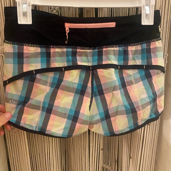 LULU SHORTS - Picture 2 of 3